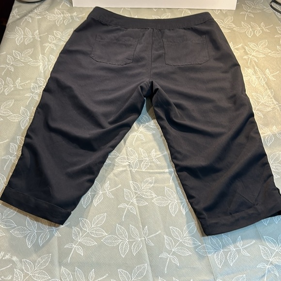 Ladies North Reflection Capris. - Picture 5 of 6